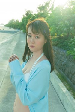 [FRIDAY] 2018.07.13 尾崎由香 アニメ『けものフレンズ』のメインキャラ聲優が白ビキニになりました
